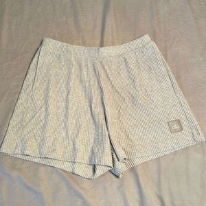 Alo Yoga Muse shorts